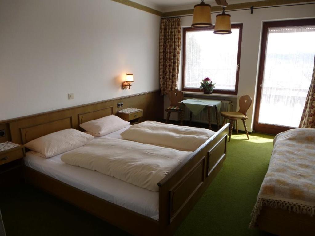 Böbing Landgasthof Haslacherゲストハウス エクステリア 写真